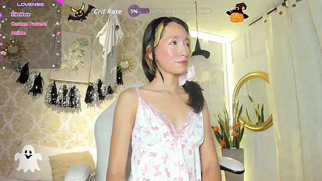 แชท XXX สดของ LilyThea