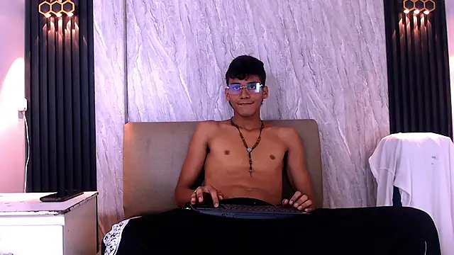 Show modela El_Hermetico na web-kameri