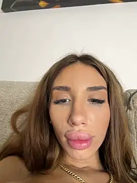 BlueEyes_BB Adlı Modelin Canlı XXX Sohbeti
