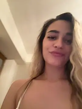 SelenaSweetie Chat XXX in diretta
