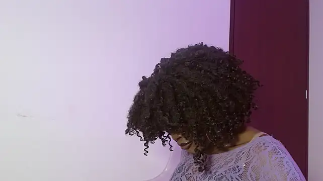 Chat +18 de puca_ebony ao vivo