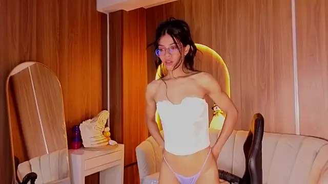 Alina_b_ Adlı Modelin Canlı XXX Sohbeti