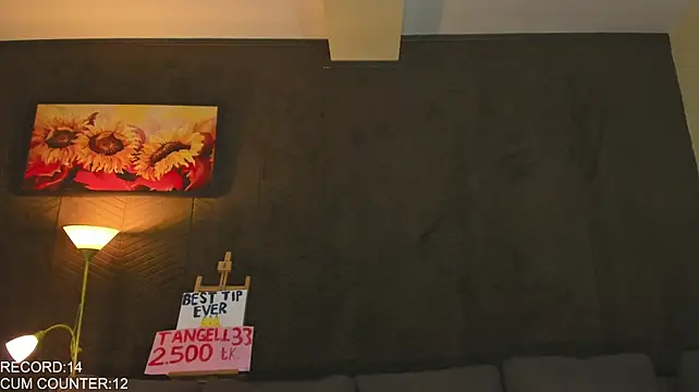 XXX chat uživo modela Roomies