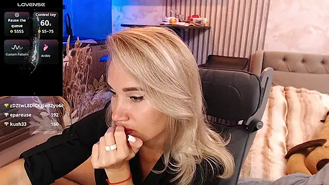 FreeBerryMILF Adlı Modelin Canlı XXX Sohbeti