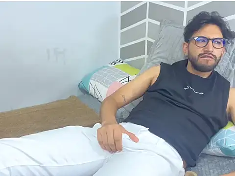 thomass1018 Chat XXX in diretta