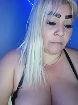 XXX chat uživo modela BonniAdams