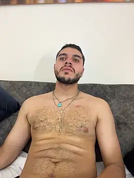 AmadeoWild's Live XXX Chat