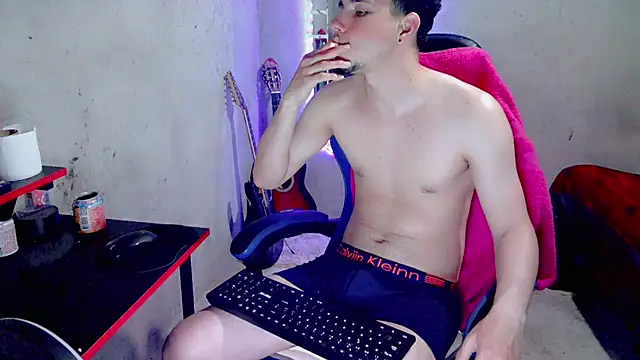 Chat XXX en directo de Atom_Hot