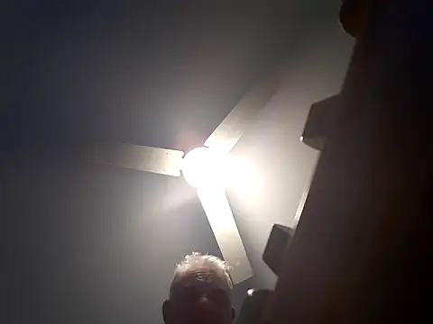 Pokazy przed kamerką – Handsolo_porn