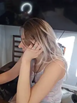 ScarletsWeb's Live XXX Chat