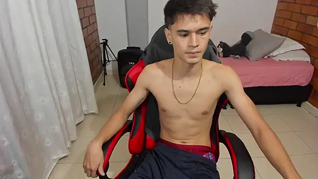 Aron_Boyy live XXX chat