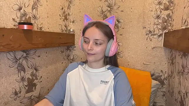 EmyMiu: онлайн-секс-чат
