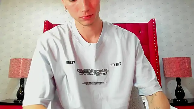 NickWild Adlı Modelin Canlı XXX Sohbeti