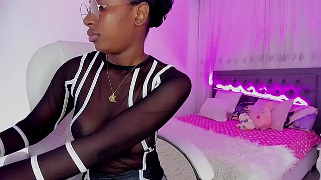 Nana_cooper1 Adlı Modelin Canlı XXX Sohbeti