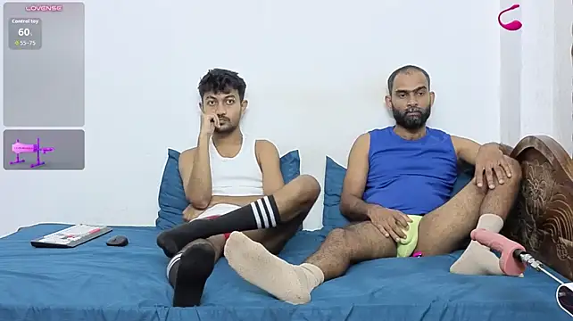 Pokazy przed kamerką – DesiDaddyandSon