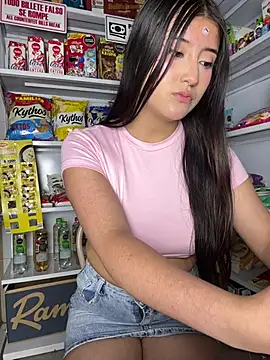 StrawberryPink_ Adlı Modelin Canlı XXX Sohbeti