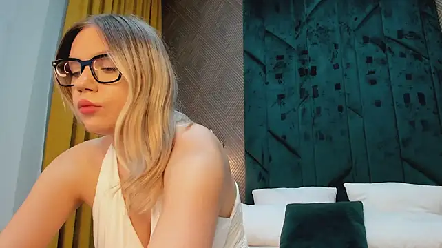 louisa_presle's Webcam Show