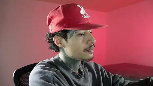 trieone Live XXX Chat