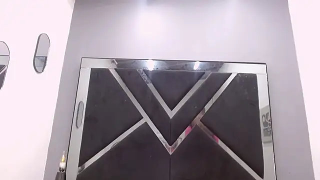 צ'אט XXX בשידור חי של Mike_More_