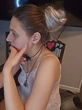 צ'אט XXX בשידור חי של ScarletsWeb