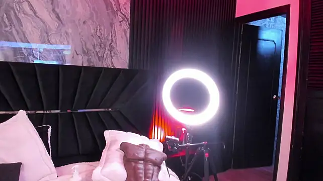 MiiaaMoonroee Adlı Modelin Canlı XXX Sohbeti