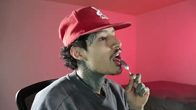 XXX chat uživo modela trieone