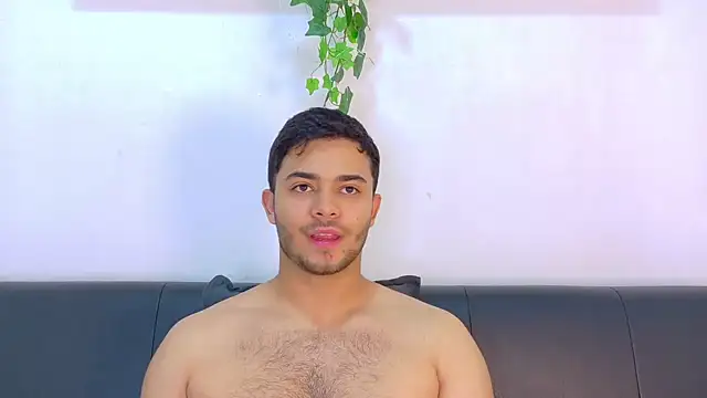 XXX chat uživo modela TylerWest_