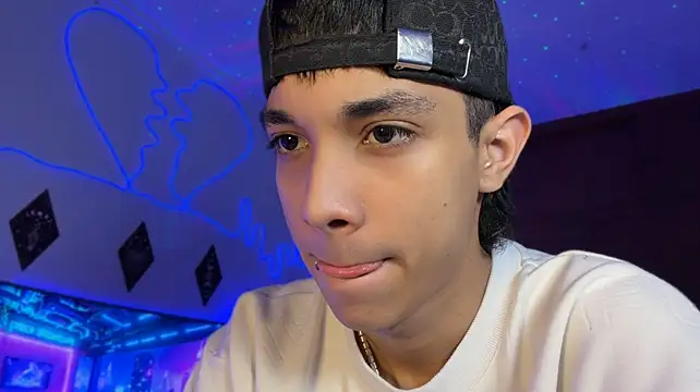Chat +18 de RoughDiamond_ ao vivo