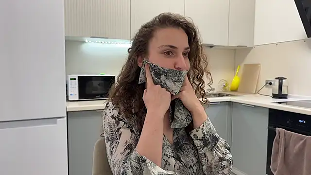 Tilarednima Chat XXX live