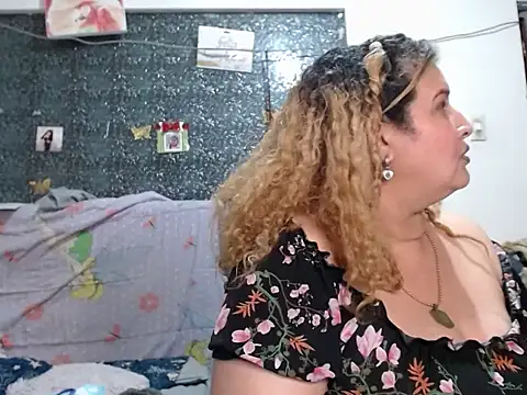 Perla1981-- – Live XXX-chat