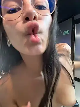 iris_cuteface's Live XXX Chat