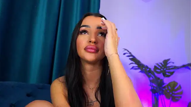 DeniseDevilles Adlı Modelin Canlı XXX Sohbeti
