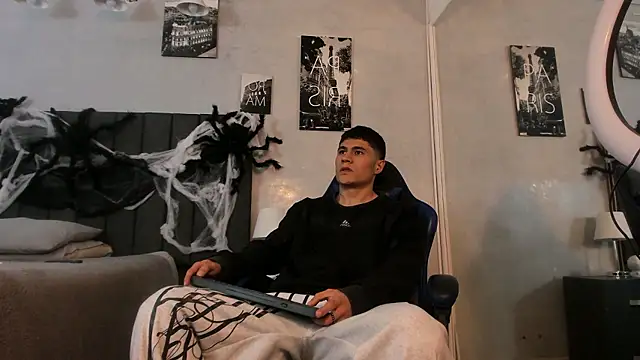 roan_birkin Show Webcam