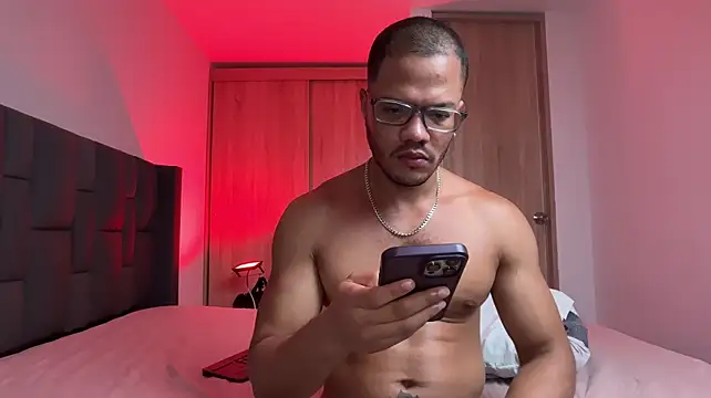 highlatin_guysoficial élő XXX-chatje
