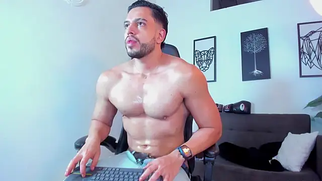 Justin_kingX7 élő XXX-chatje
