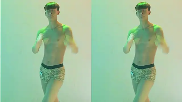 XXX chat uživo modela HE-ONE