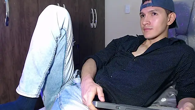 XXX chat uživo modela MilanDamian