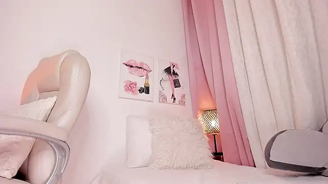 Reina_-'s Live XXX Chat