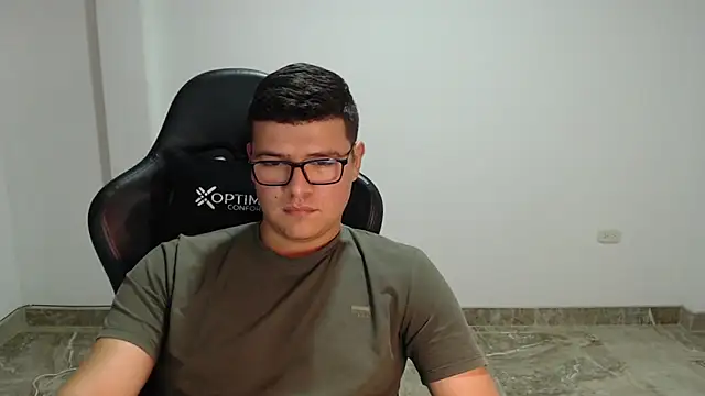 XXX chat uživo modela Plug_Control