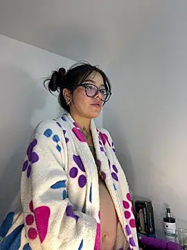 Esmeralda_hairy Adlı Modelin Canlı XXX Sohbeti