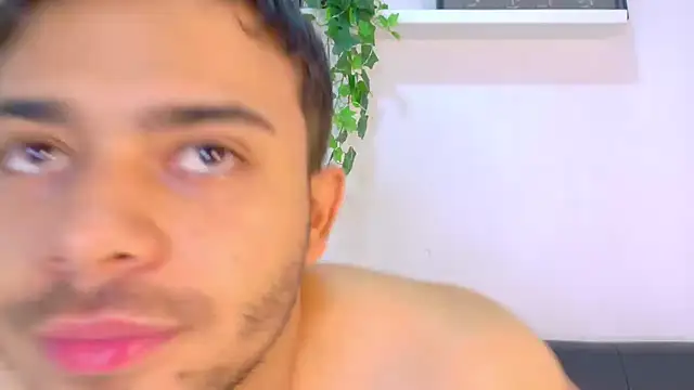 TylerWest_ লাইভ XXX চ্যাট