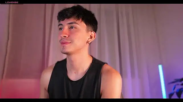 Онлайн чат XXX sweettaaron01