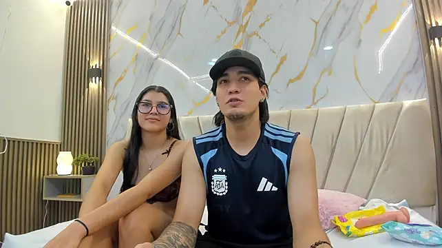 แชท XXX สดของ sweetauracouple