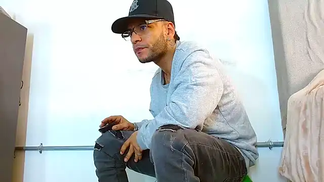 Alphamaster_92's Live XXX Chat