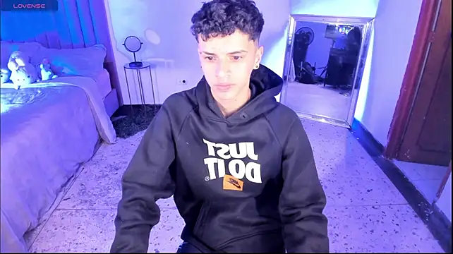 JuniorPrinceMorris' Live XXX Chat