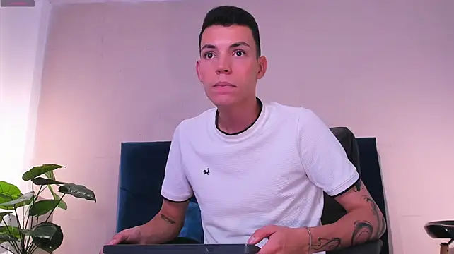 Chat XXX en directo de OLIVER_THOMPSON