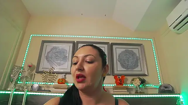 Chat +18 de BustyEva_ ao vivo