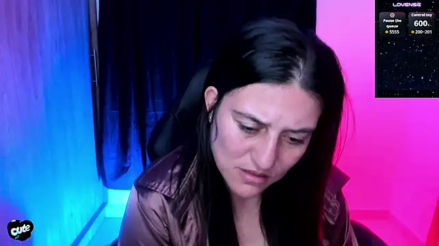 Saskyaan Live XXX chat