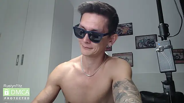 Chat XXX ao vivo de Rustynf1tz_