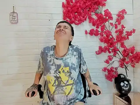 צ'אט XXX בשידור חי של HannaHott7